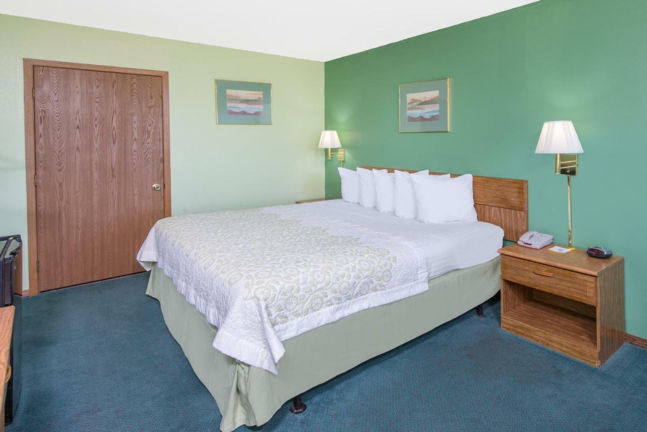 Days Inn By Wyndham Mountain Grove Exterior photo